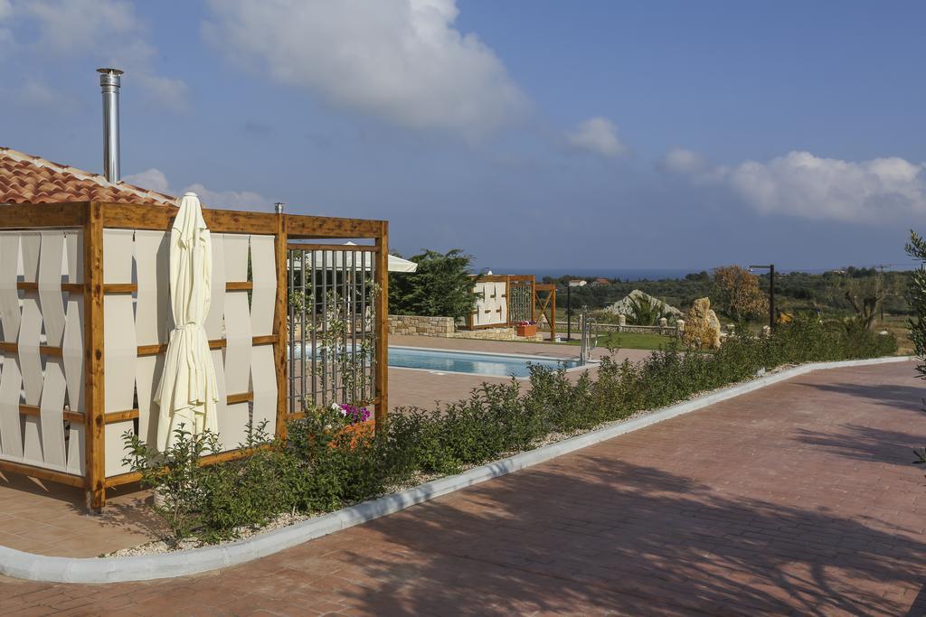Ameadros Resort Mantzavináta Eksteriør billede